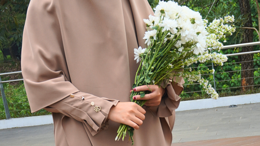 Apa Hubungan Antara Kesabaran dan Pakaian Seorang Muslimah?
