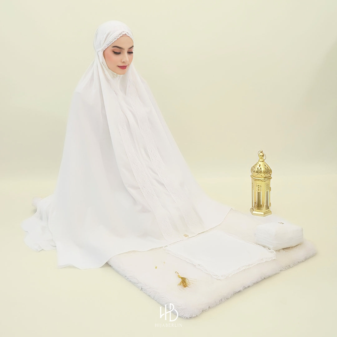Safar Prayer Set Hijaberlin - White