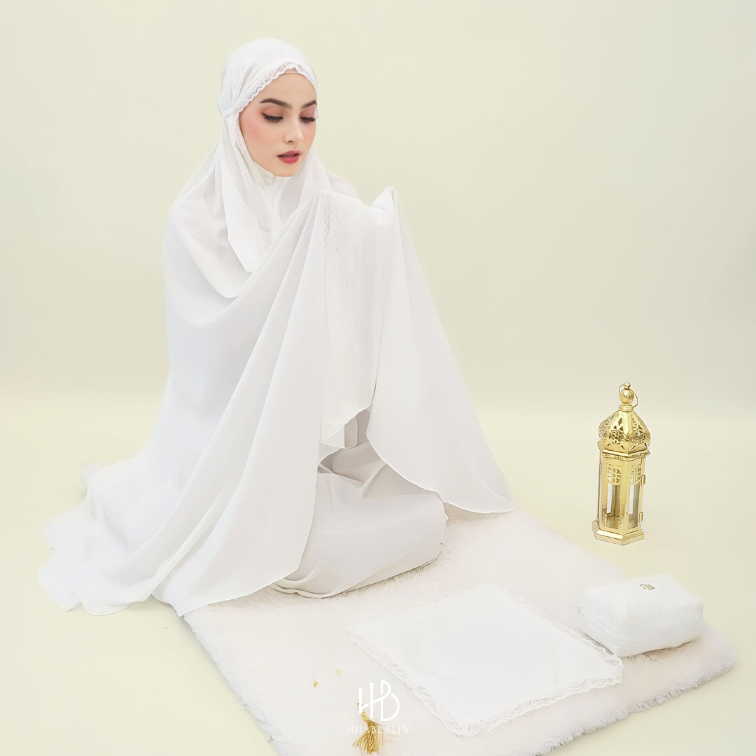 Safar Prayer Set Hijaberlin - White