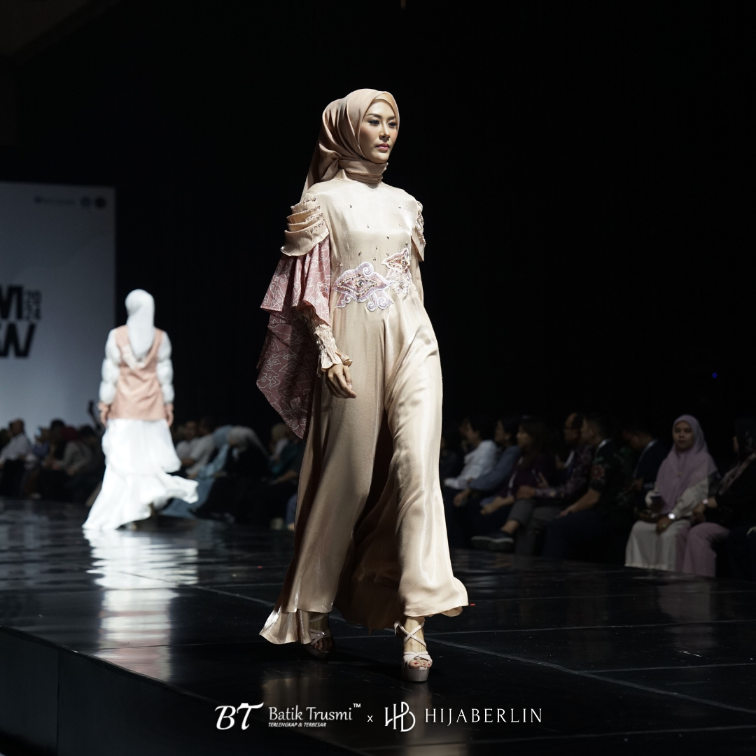 HIJABERLIN X BT BATIK TRUSMI : SRIKANDI COLLECTION - FATMA DRESS