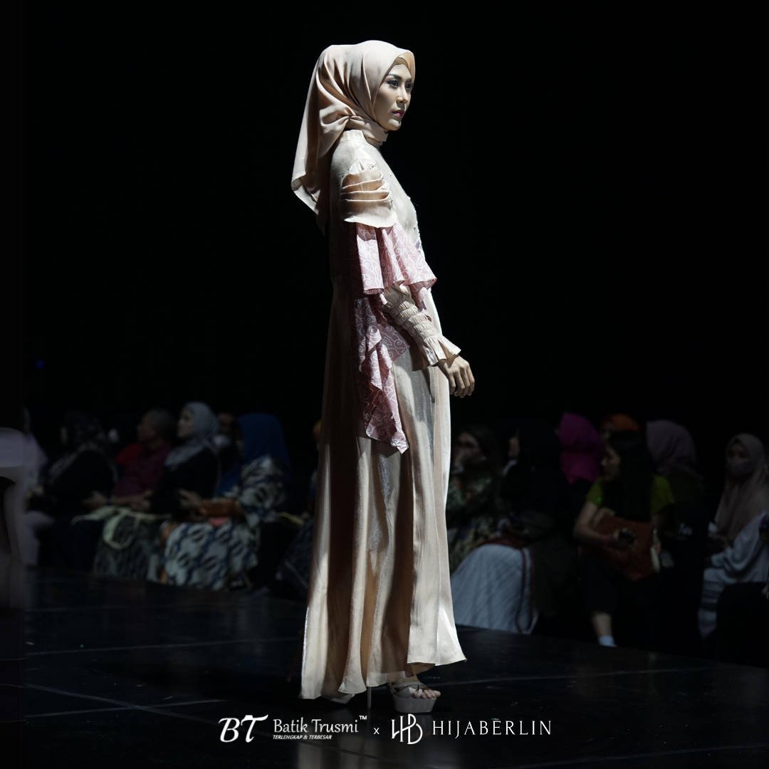 HIJABERLIN X BT BATIK TRUSMI : SRIKANDI COLLECTION - FATMA DRESS