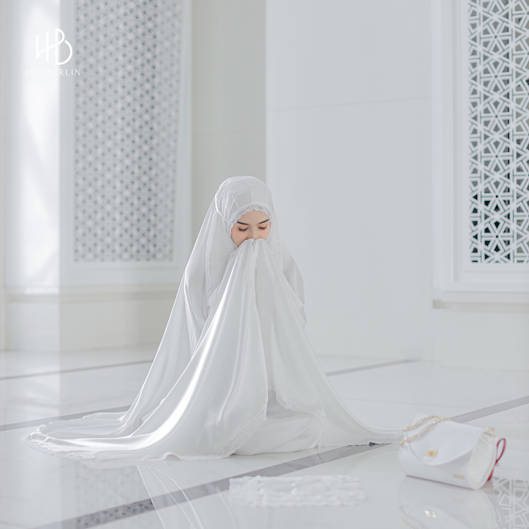 Khadijah Prayer Set Hijaberlin - White