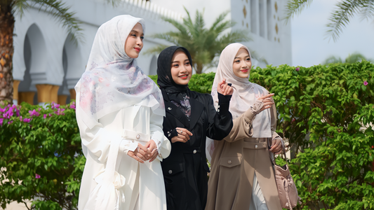 Kecantikan Sejati Perempuan dalam Islam — Bukan pada Pandangan, Tapi Ketundukan