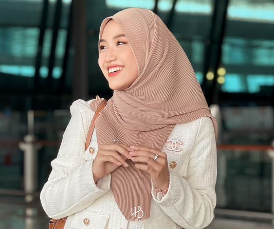 5 Tips Merawat Pashmina Plisket Supaya Lipatannya Awet