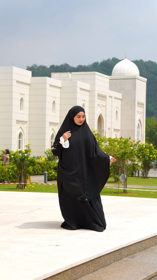 Menjadi Versi Terbaik di Hadapan-Nya: Tentang Kedamaian yang Tidak Perlu Validasi Dunia