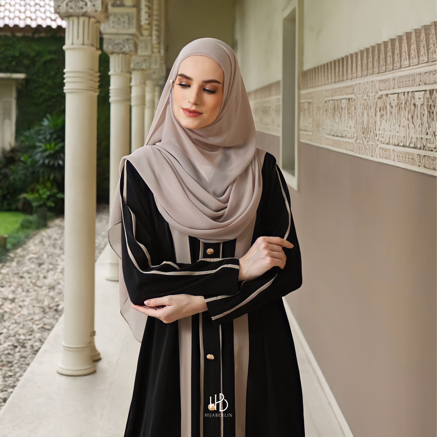 Fatimah Abaya Set Hijaberlin - Obsidian