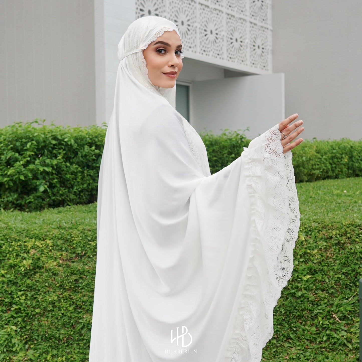 Rayya Luxury Prayer Set Hijaberlin - White