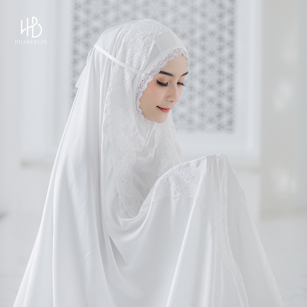 Khadijah Prayer Set Hijaberlin - White